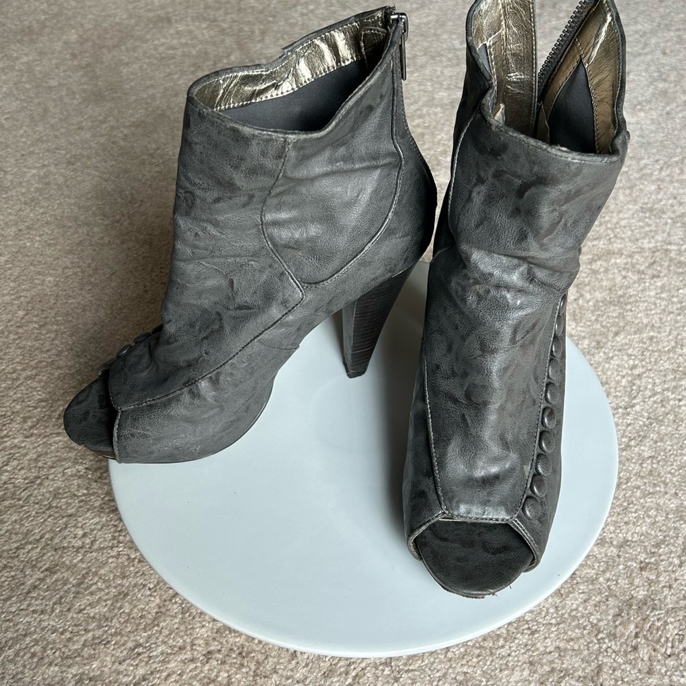 Bakers - Stylish Gray Ankle Boots